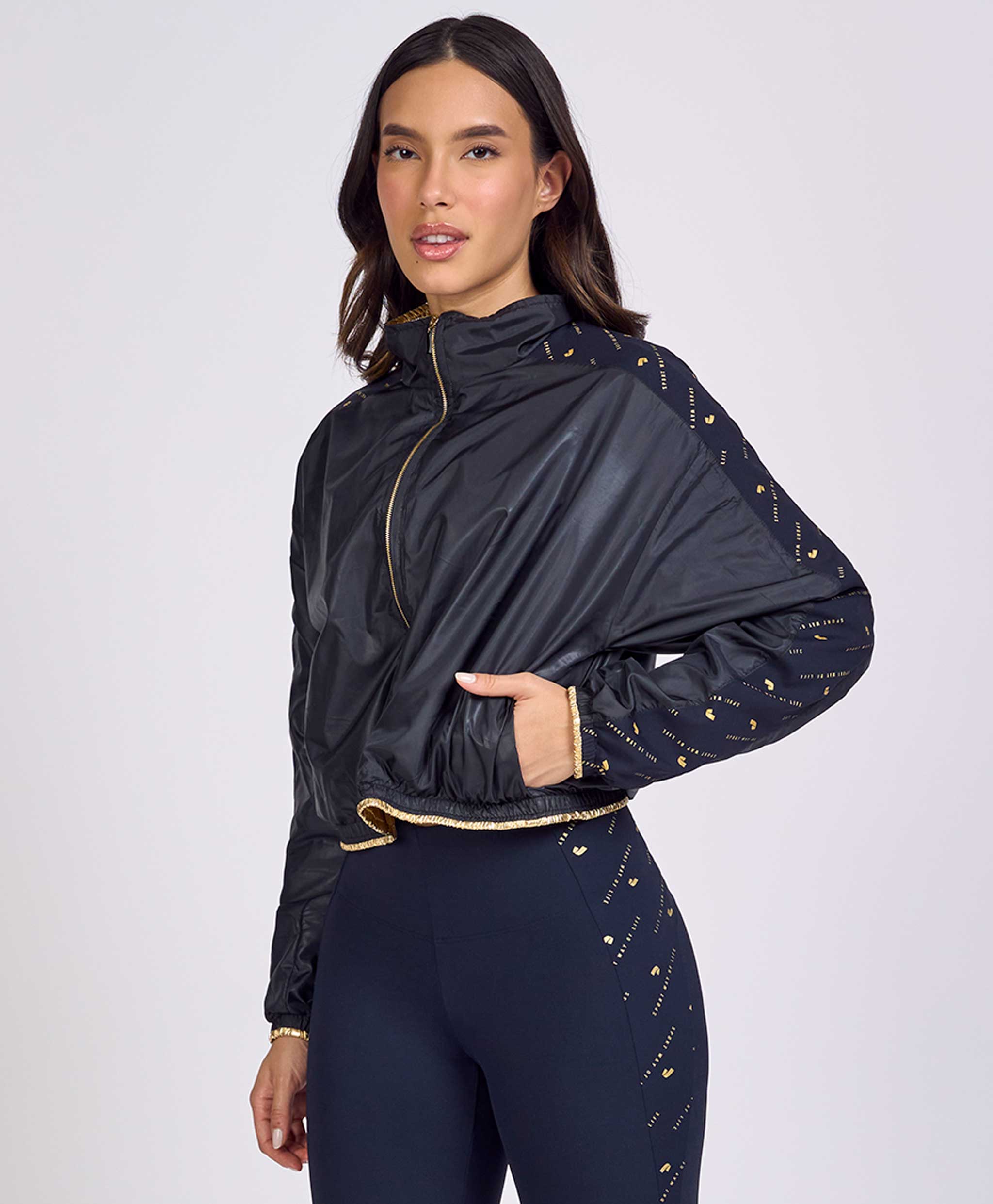 JAQUETA REFLECT COM DETALHE DOURADO